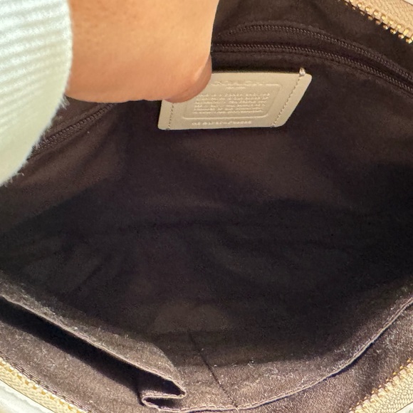 Coach Signature crossbody File Bag - New Without Tags - 13" x 10.5" - Picture 5 of 13